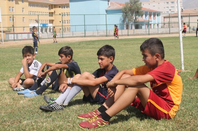 Silopi'de açılan futbol okulunda "geleceğin yıldızları" yetiştiriliyor